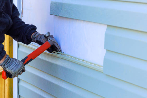 Reliable Emergency Siding Repair contractor in Bloomingdale, FL by Squared Siding